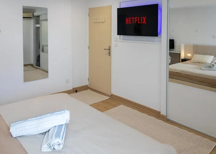 La Demeure Du Soleil T2 Cosy, Clim,wifi, Castillet 15 Min, Parking Facile Appartement Perpignan